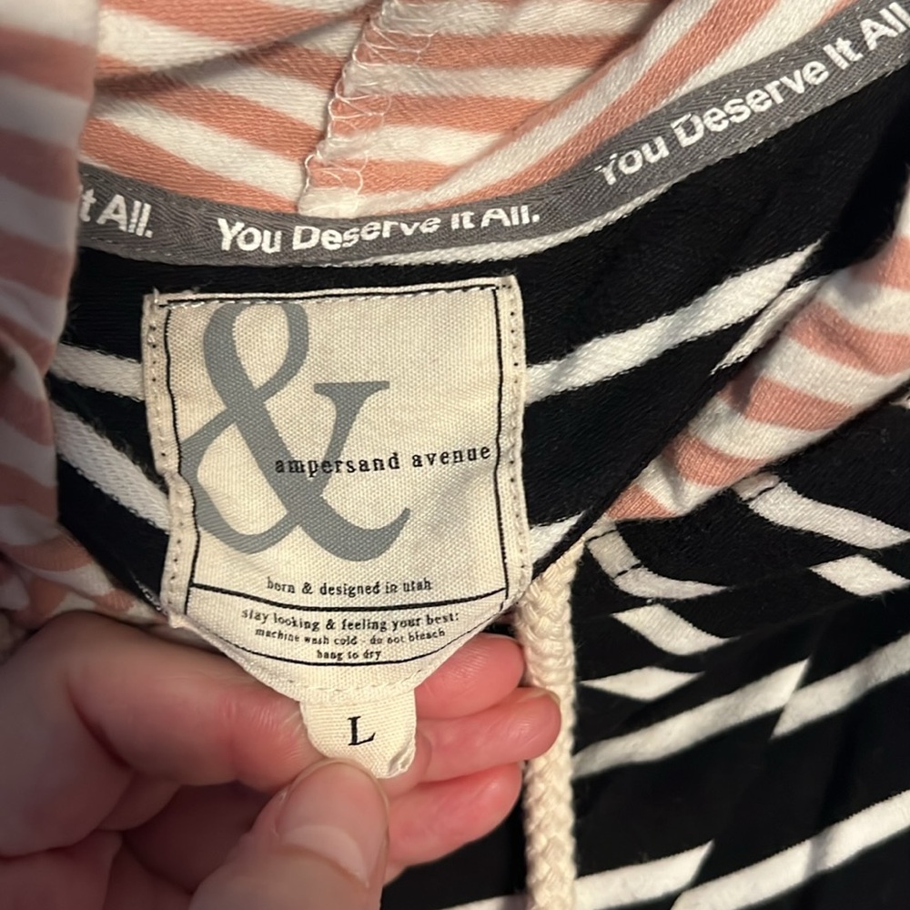 Ampersand Ave hoodie size large - Picture 2 of 7